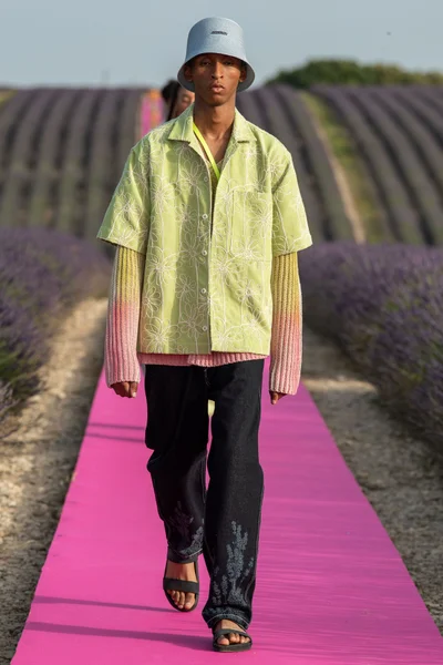 Look 48